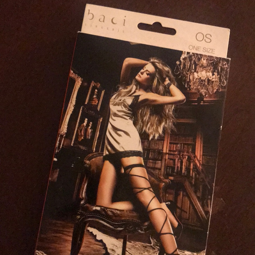 Wrap- around Leg garter